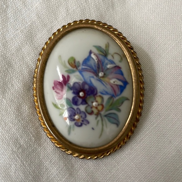 🌹Vintage Limoges blue floral cameo brooch